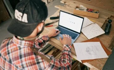 carpenter with laptop